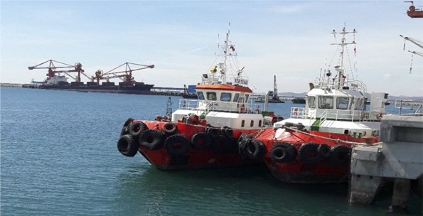 Ship towing service